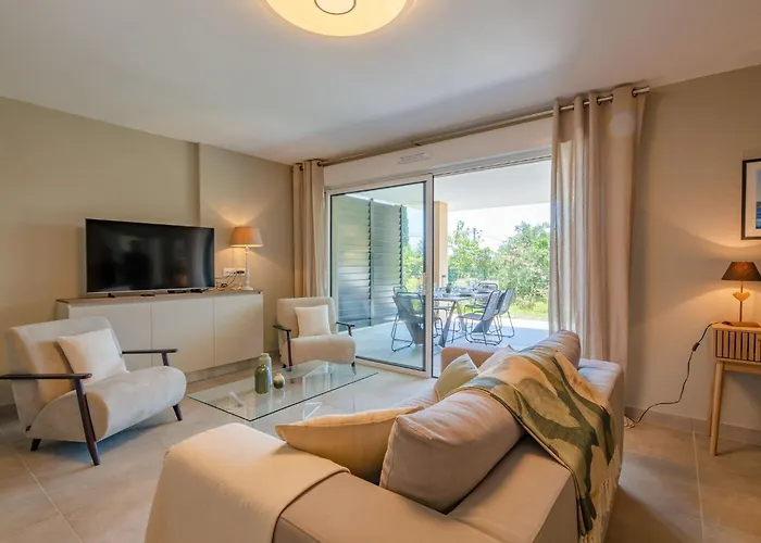 Apartamento Le Clos D'alice-1 By Interhome *